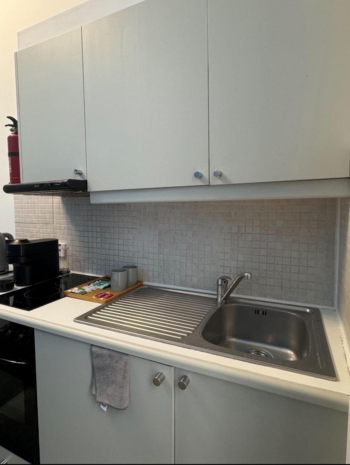 Compact Flat Close To Hyde Park Apartment